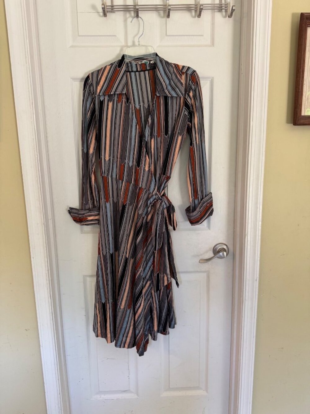 70s Vintage Striped Wrap Dress Cuffs Neutral Brown Blue Tan Stripes Stretchy 16 - Picture 2 of 11